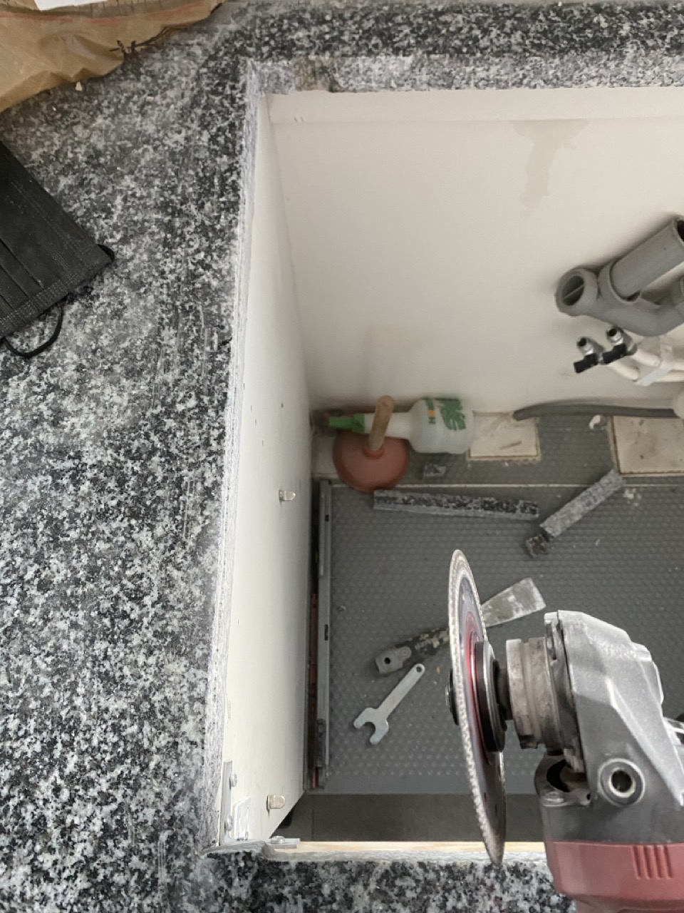 Kapning av granitsten